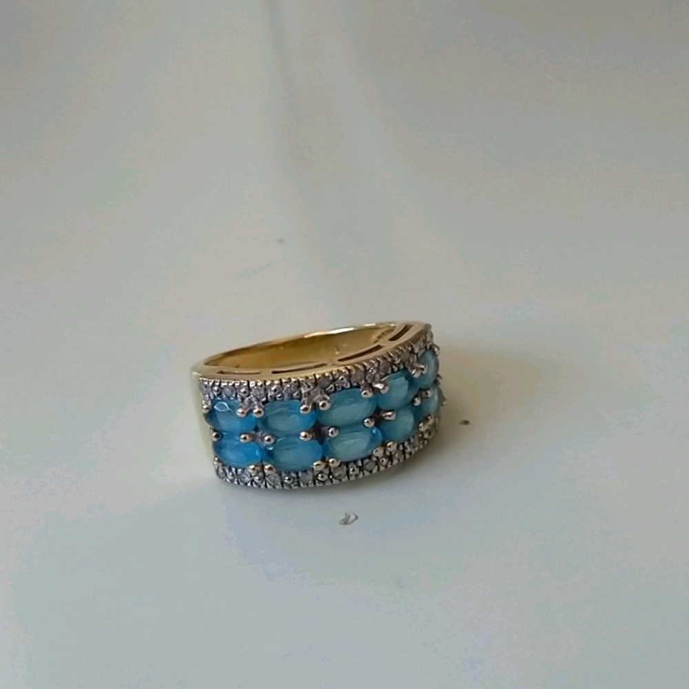 Vintage 10K Solid Gold Blue Topaz and Diamond Ring